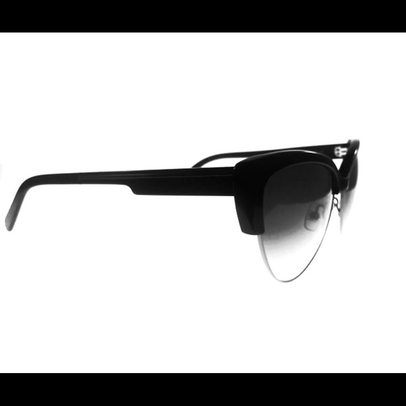 Vera Wang sunglasses - Picture 2 of 2